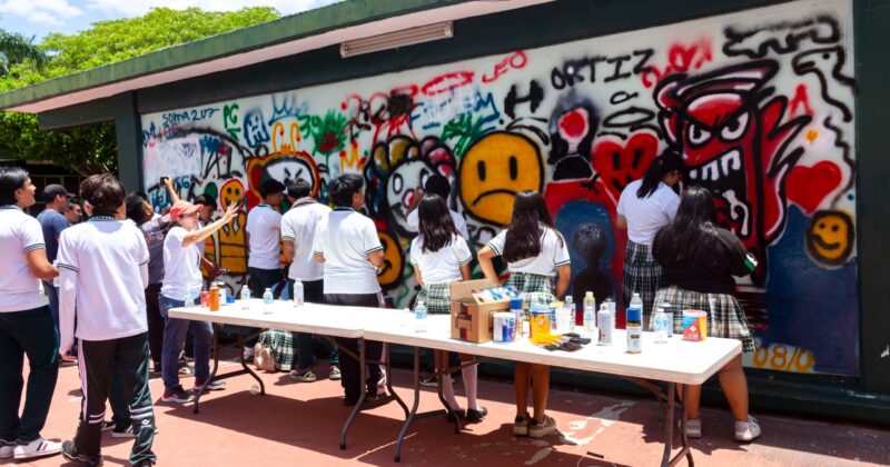 Llevan bienestar emocional y ciencia viva a preparatorias de Yucatán