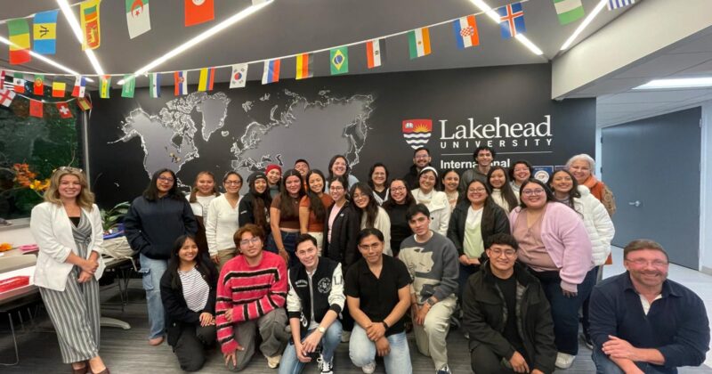Jóvenes concluyen intercambio académico en Canadá con apoyo del Renacimiento Maya